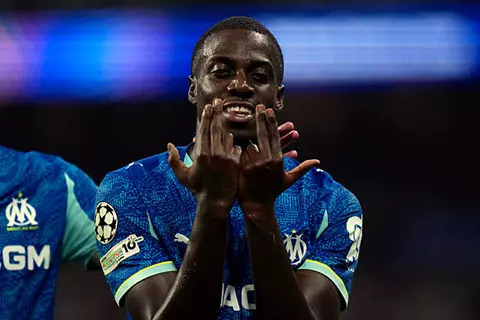 أعاد إنجاز والده.. تيموثي وياه يسجل في ظهوره الأول بدوري أبطال أوروبا